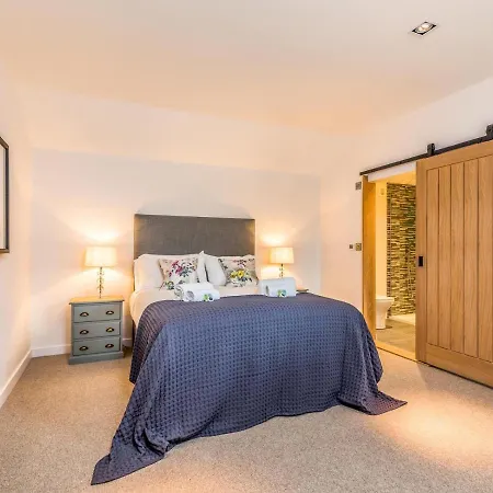 Pass The Keys Delightful 2Bed Lodge In Downland Village Чичестер Экстерьер фото