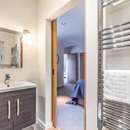 Pass The Keys Delightful 2Bed Lodge In Downland Village Чичестер Экстерьер фото