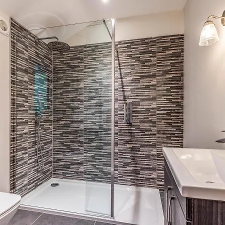 Pass The Keys Delightful 2Bed Lodge In Downland Village Чичестер Экстерьер фото